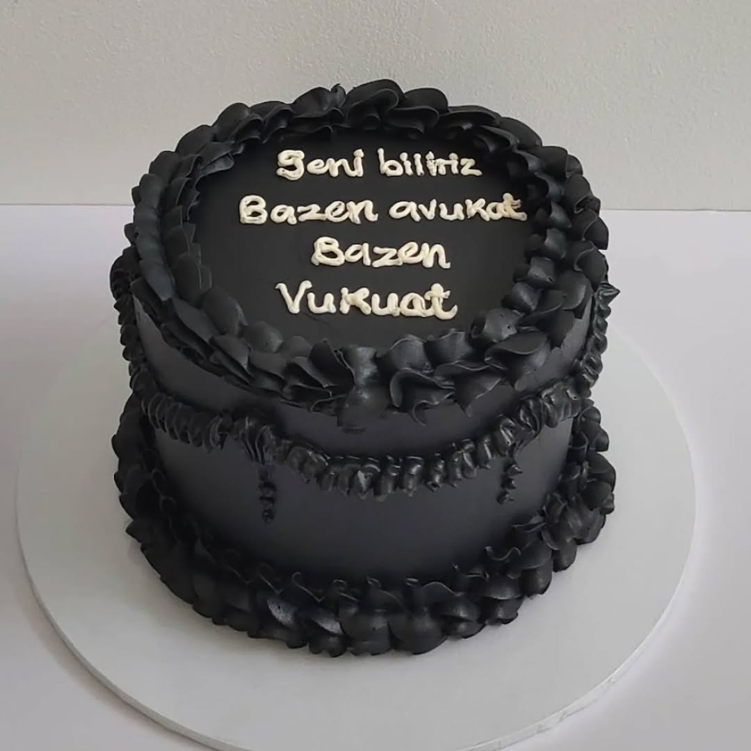 Noir Elegance "Vukuat" Cake
